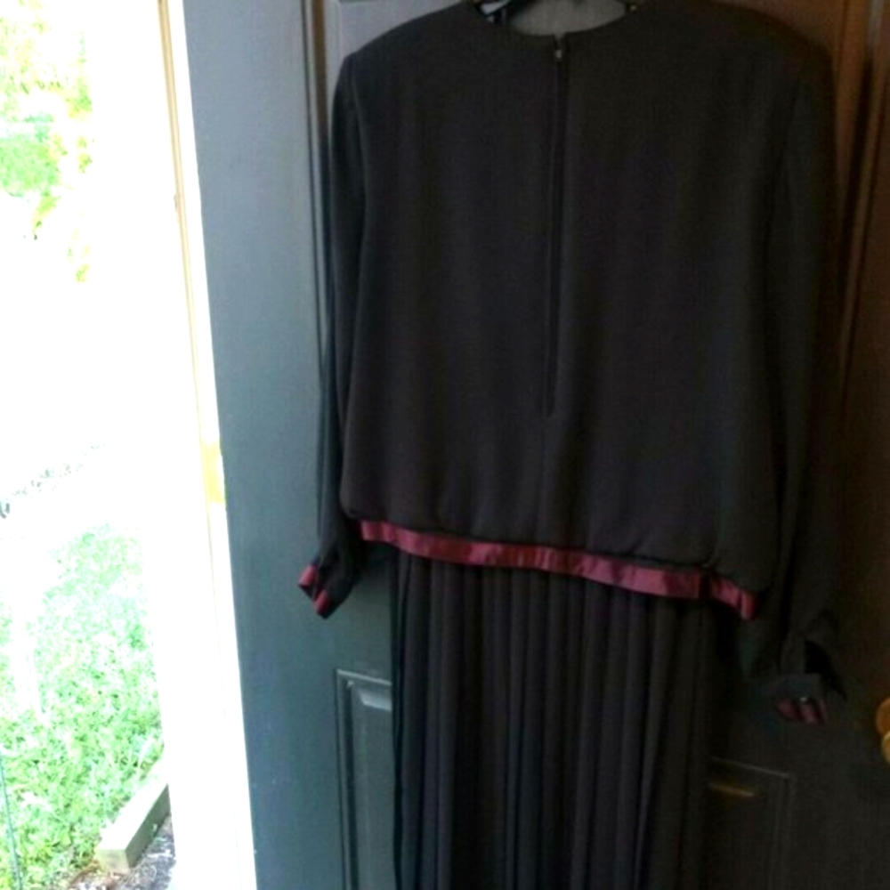 Vintage 1960's HENRY LEE DESIGNER Black Pleated Dress 14P